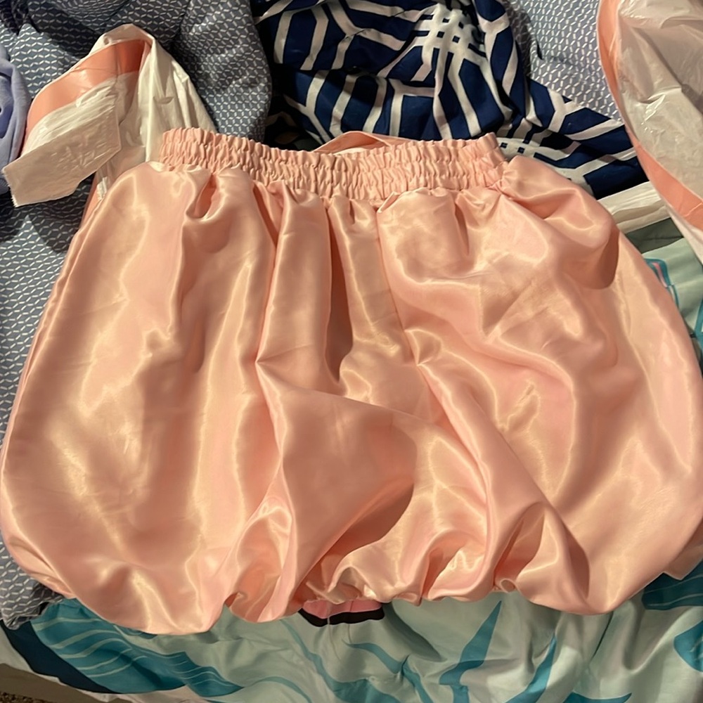 Selling silk skirt w color light pink